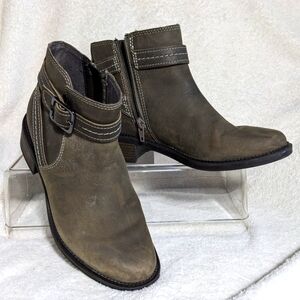 Women's Clarks Maye Strap Brown Ankle Bootie‎  Leather | Size 7